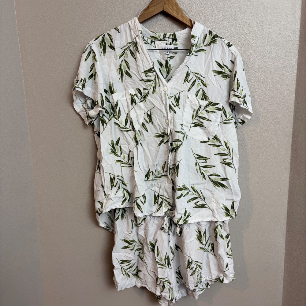 Piyama Pajama Set Size M Green Olive Leaf Print Button Down Shirt Shorts Lounge